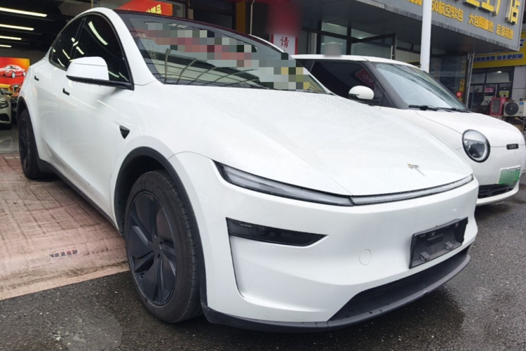 Tesla Model Y 2025 #4 Tesla Model Y 2025 immagine di auto #4