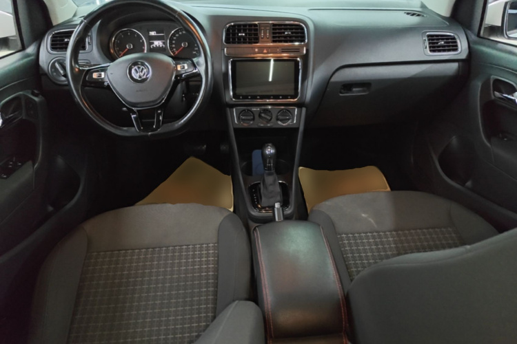 Volkswagen Polo 2017 car image #10