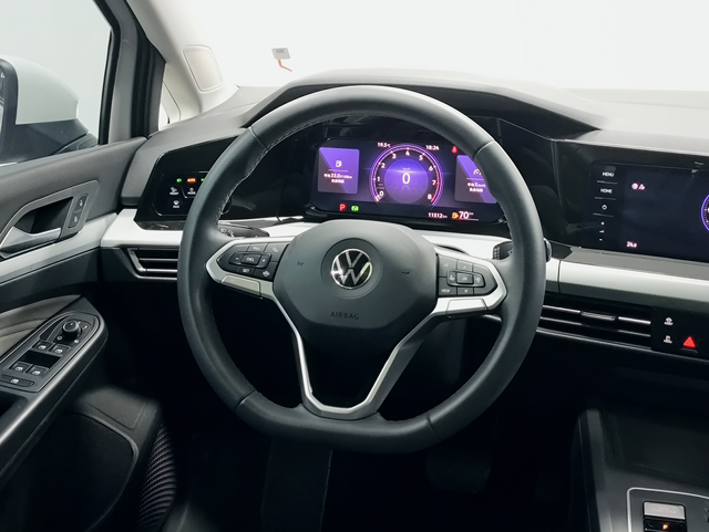 Volkswagen Golf 2024 #9 Volkswagen Golf 2024 صورة سيارة #9