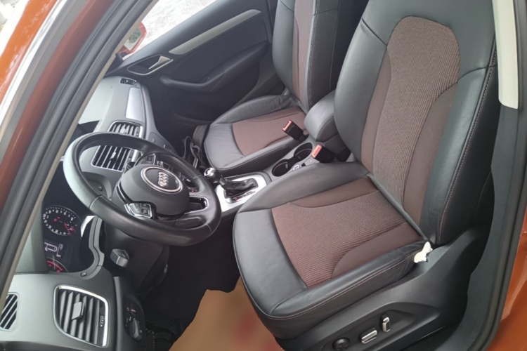Audi Q3 2017 car image #15