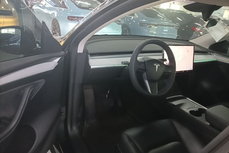 Tesla Model Y 2024 #16 Tesla Model Y 2024 car image #16
