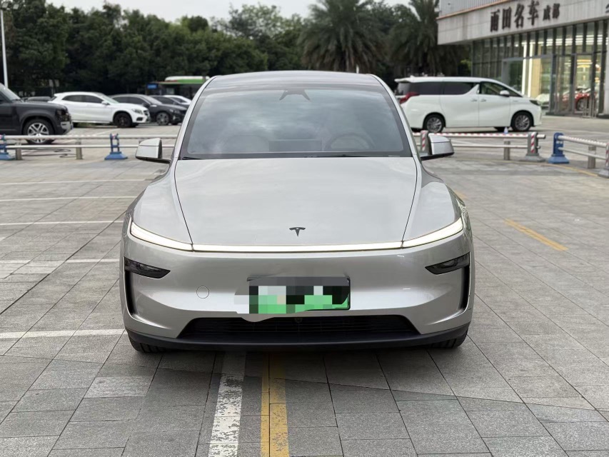 Tesla Model Y L 2026 #2 Tesla Model Y L 2026 صورة سيارة #2