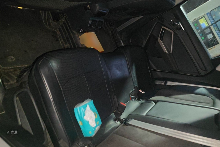 Audi Q3 2021 car image #19