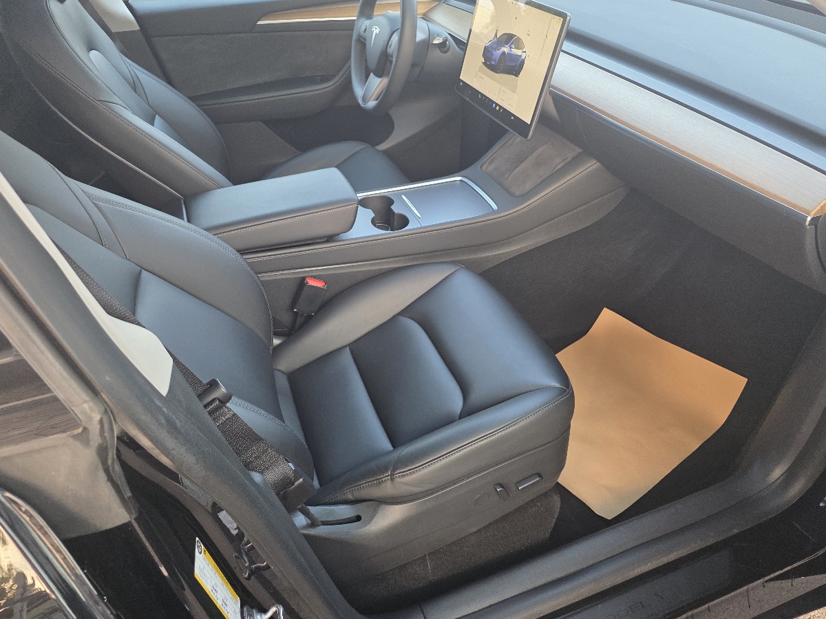 Tesla Model Y 2022 car image #9