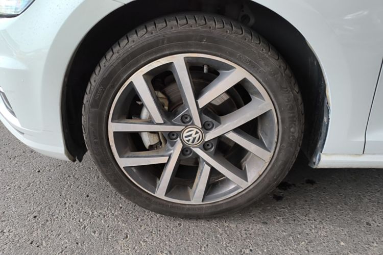 Volkswagen Golf 2020 car image #9