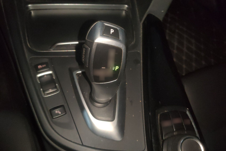 BMW 3 Series 2017 immagine di auto #18