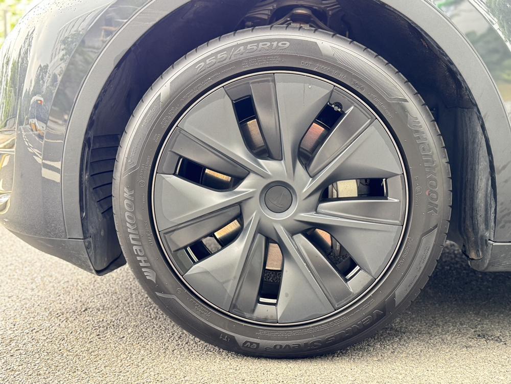 Tesla Model Y 2024 car image #9