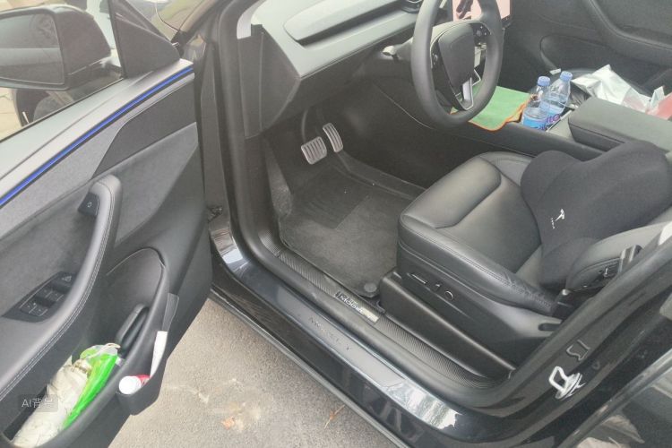 Tesla Model Y 2025 #18 Tesla Model Y 2025 car image #18