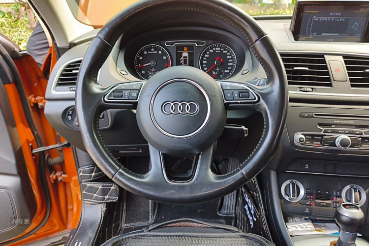 Audi Q3 2016 car image #12