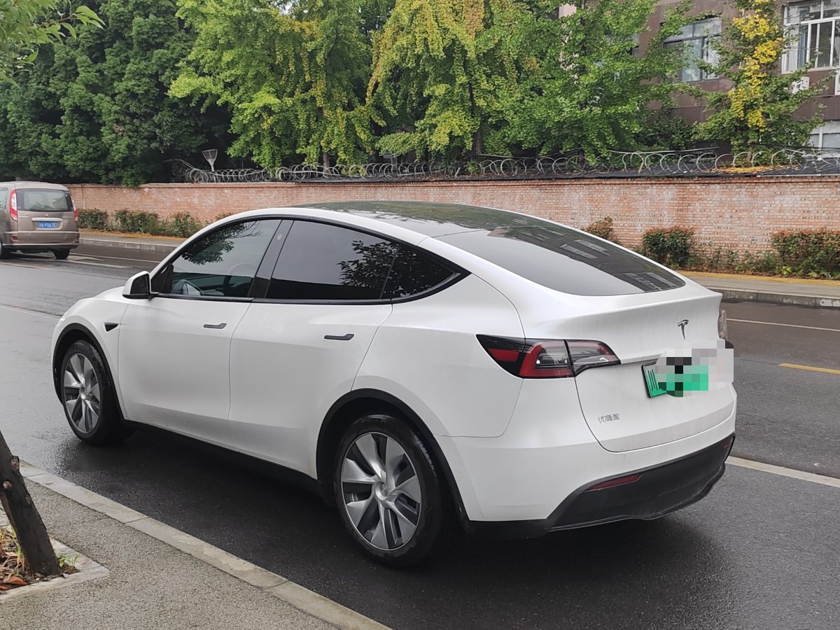 Tesla Model Y 2022 صورة سيارة #5