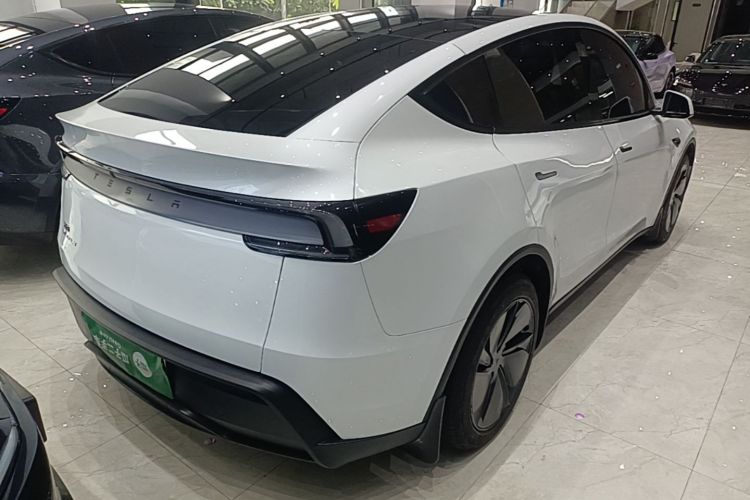 Tesla Model Y 2025 #7 Tesla Model Y 2025 car image #7