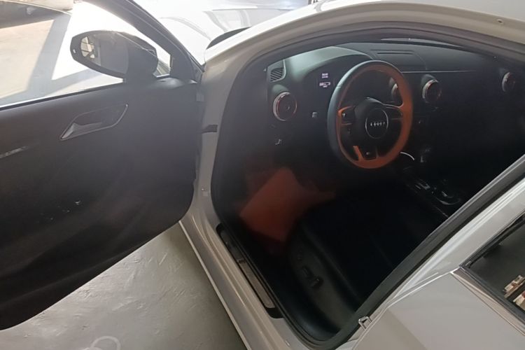 Audi A3 2016 car image #16