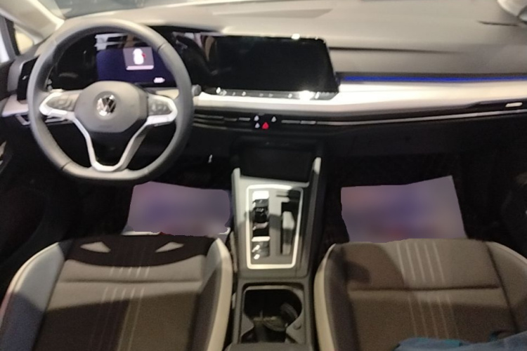 Volkswagen Golf 2025 car image #10