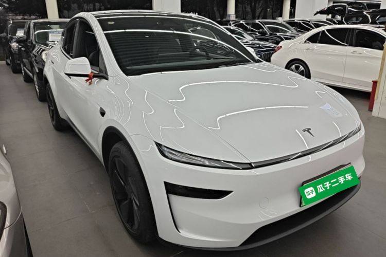 Tesla Model Y 2026 #4 Tesla Model Y 2026 car image #4