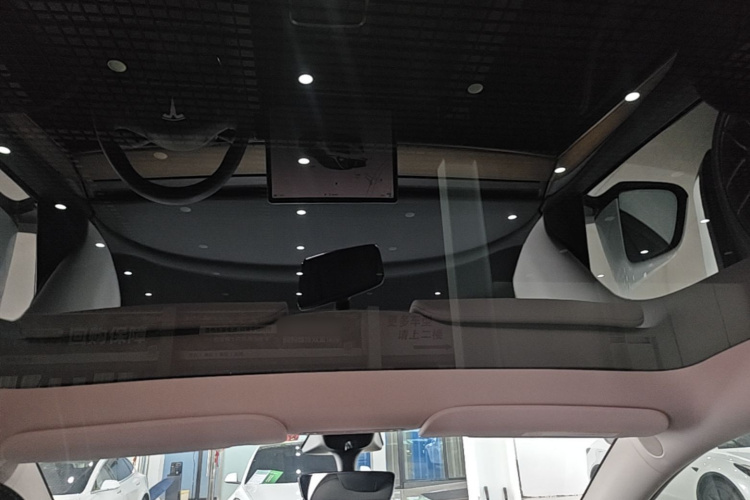 Tesla Model Y 2022 car image #18