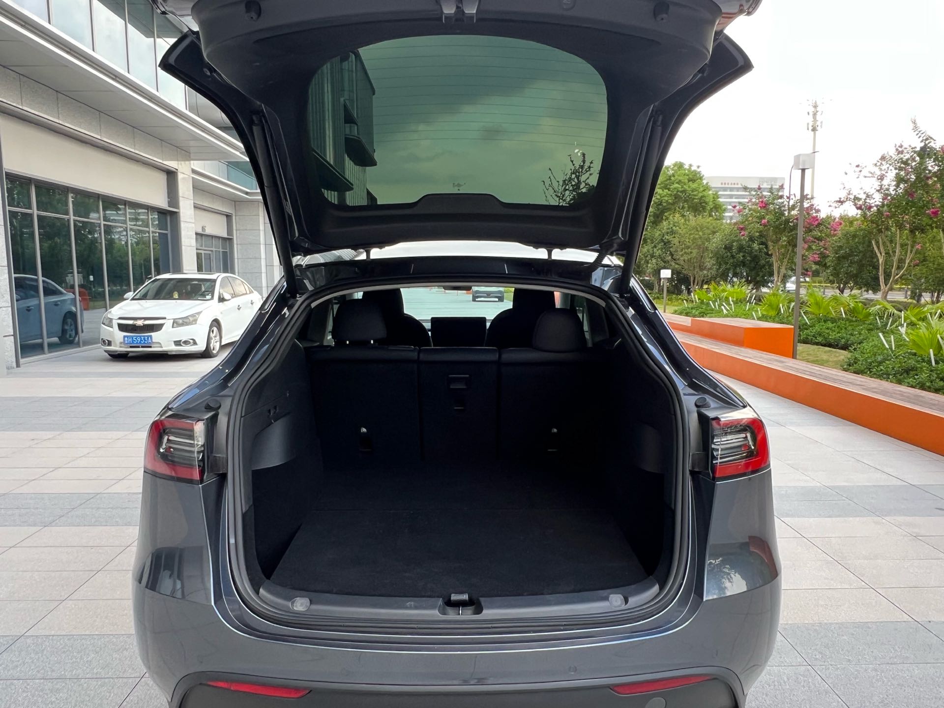 Tesla Model Y 2023 car image #11