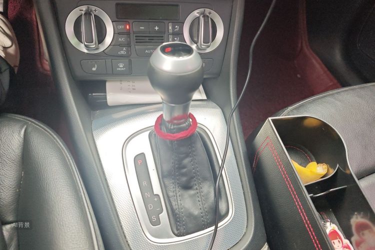 Audi Q3 2015 car image #16