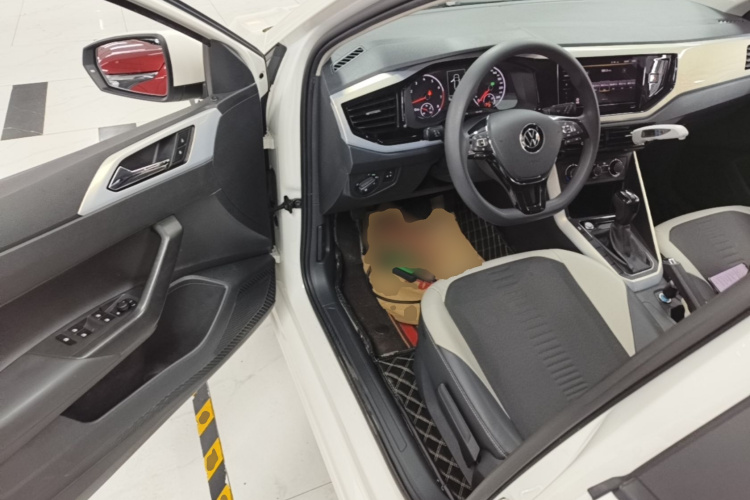 Volkswagen Polo 2021 car image #12