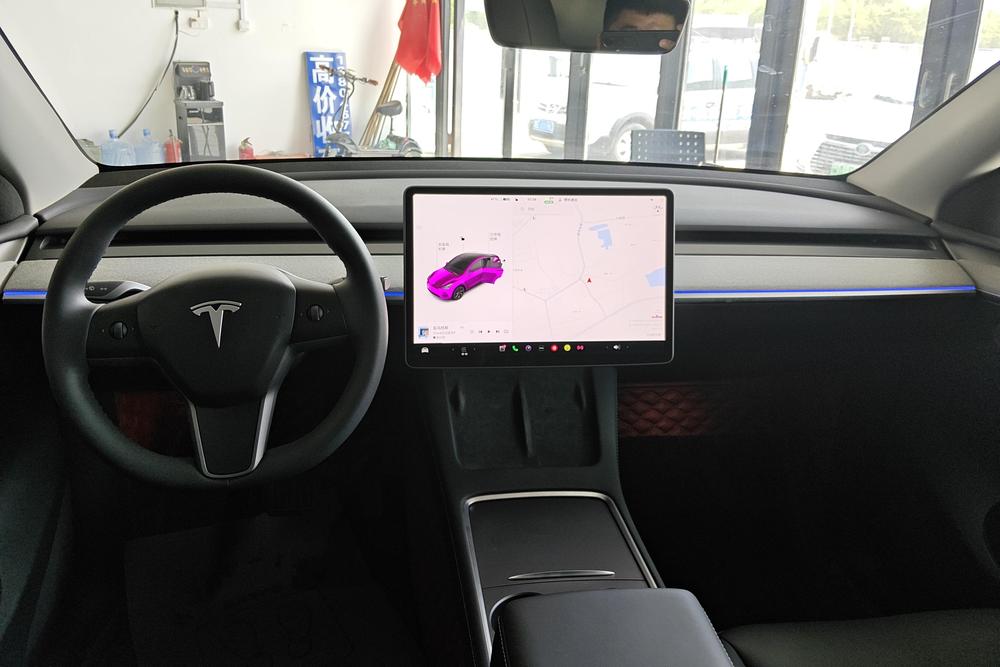 Tesla Model Y 2023 car image #13