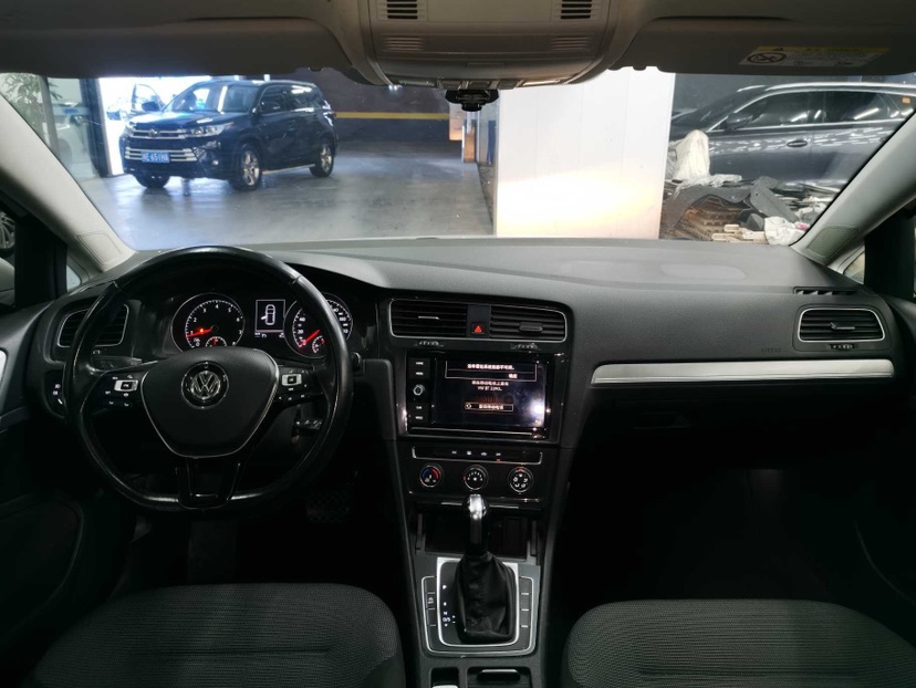 Volkswagen Golf 2019 car image #8