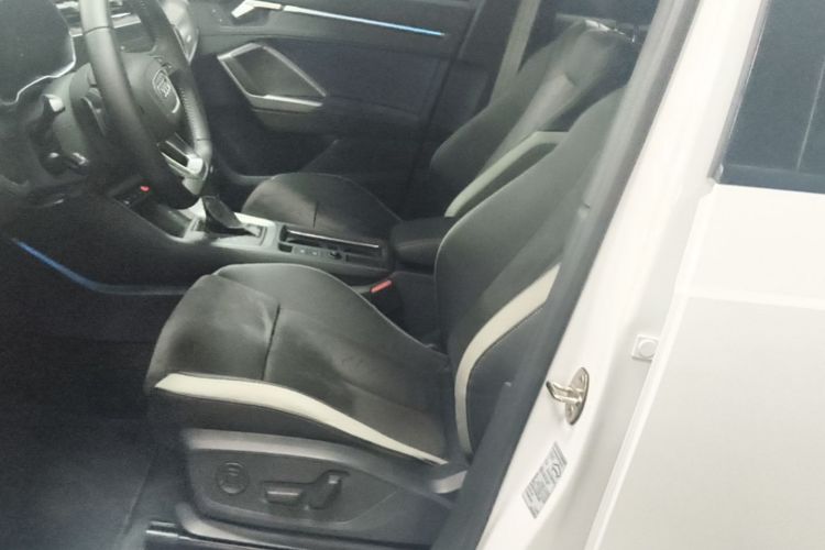 Audi Q3 2021 car image #15