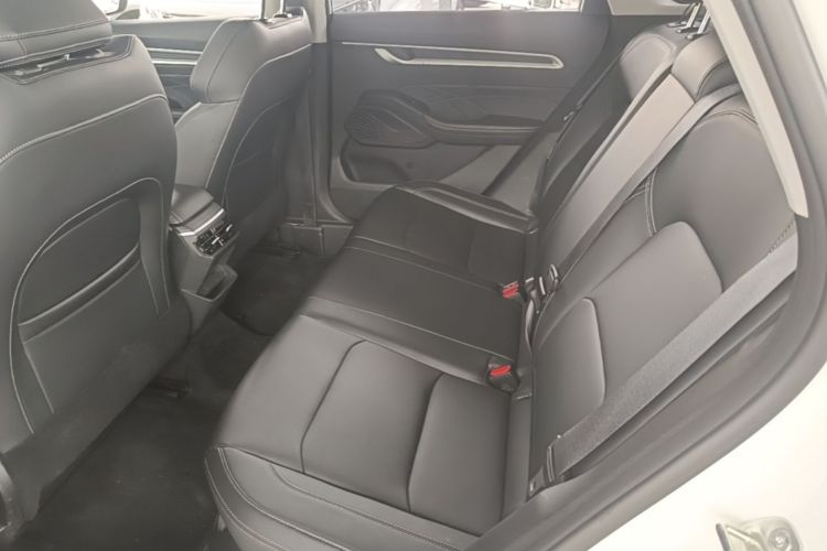 GEELY Emgrand 2025 car image #17