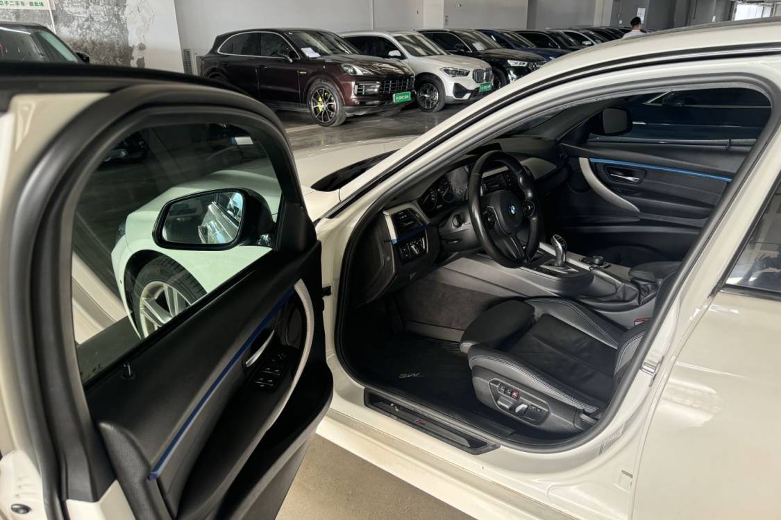 BMW 3 Series 2018 car image #24