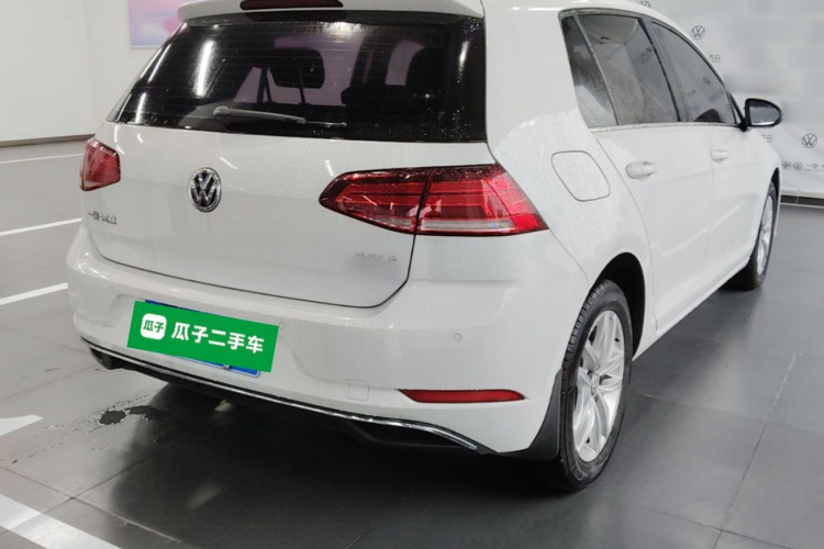 Volkswagen Golf 2018 car image #7
