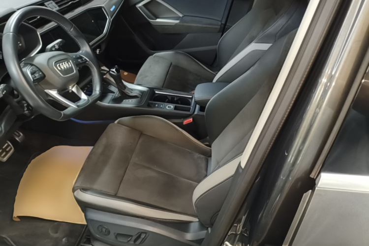 Audi Q3 2021 car image #15