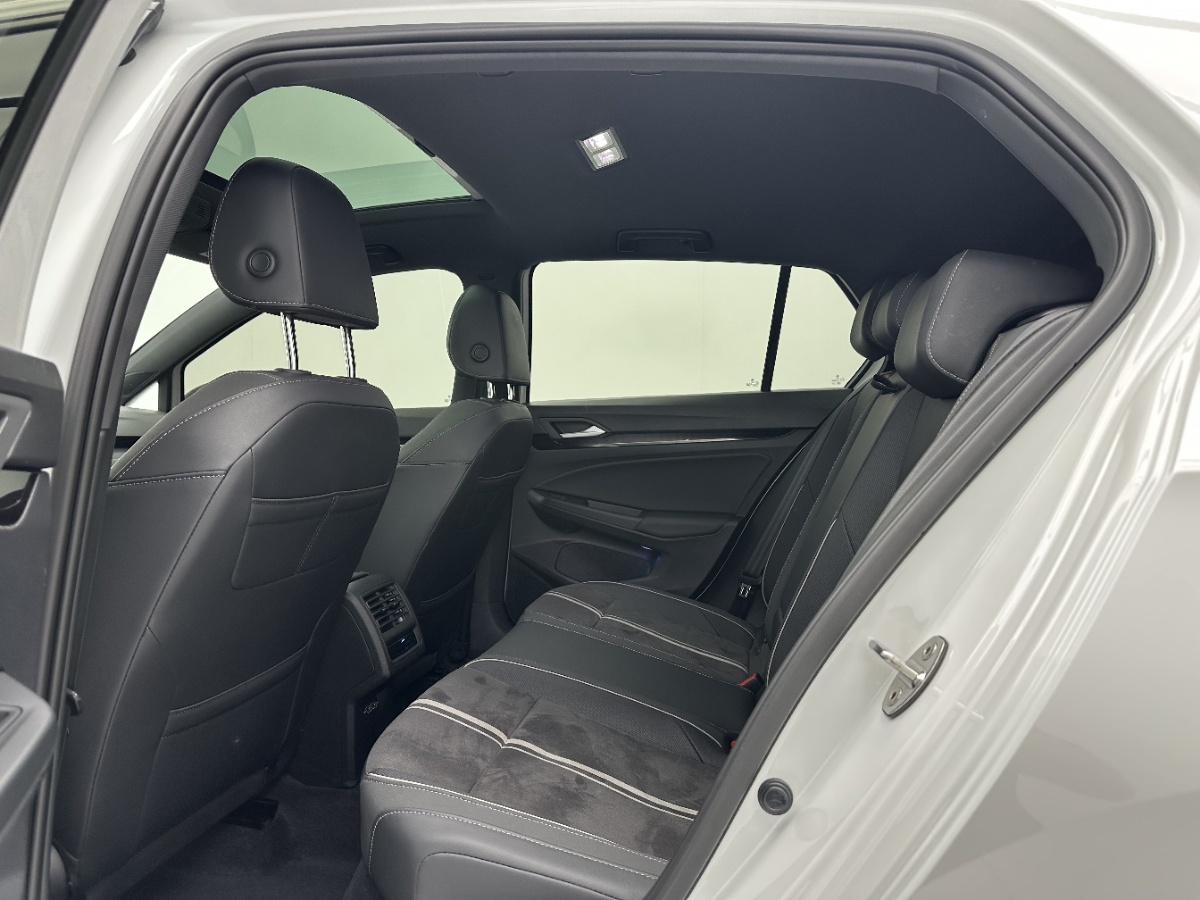 Volkswagen Golf 2024 car image #6