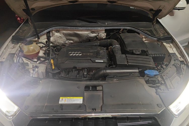 Audi Q3 2018 car image #22