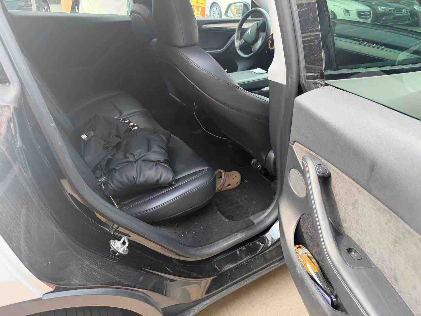 Tesla Model Y 2023 #8 Tesla Model Y 2023 car image #8