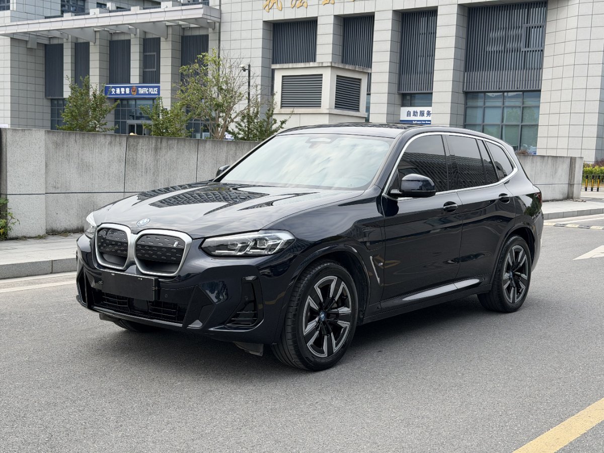 BMW iX3 2023 car image 