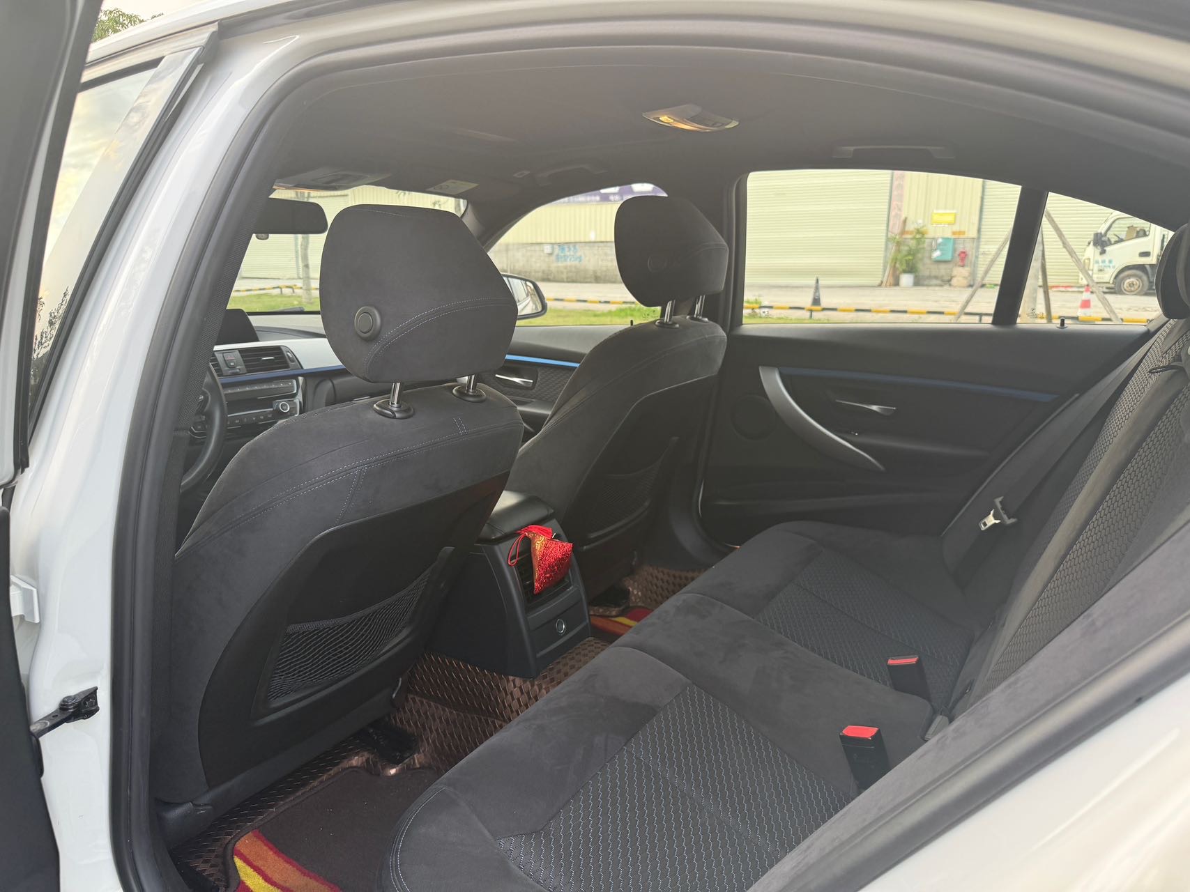 BMW 3 Series 2018 #6 BMW 3 Series 2018 car image #6