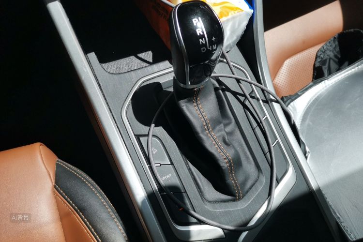 GEELY Vision X6 2020 immagine di auto #16