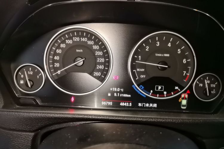 BMW 3 Series 2018 car image #12