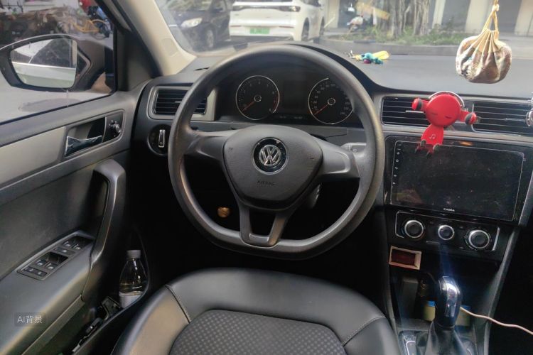 Volkswagen Santana 2017 car image #12