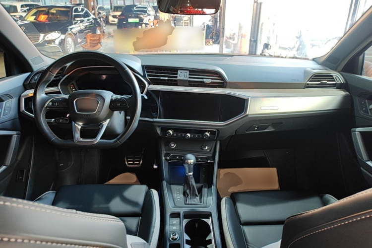 Audi Q3 2024 car image #10