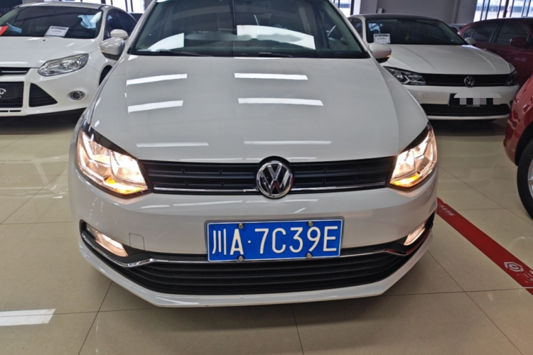 Volkswagen Polo 2016 car image #3