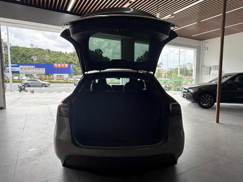 Tesla Model Y 2022 #7 Tesla Model Y 2022 car image #7