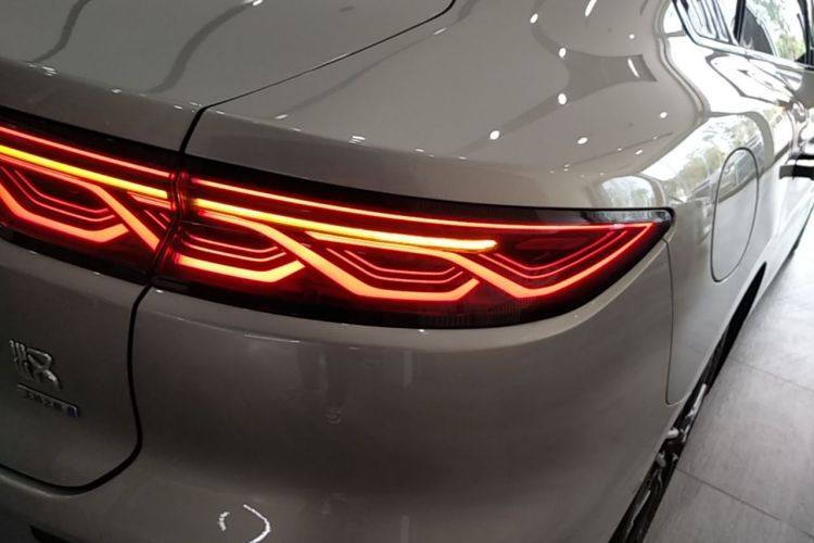 BYD Han 2025 car image #8