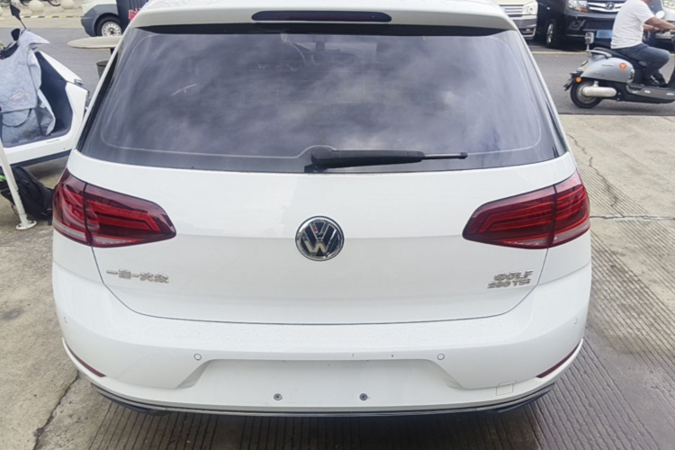 Volkswagen Golf 2020 car image #4