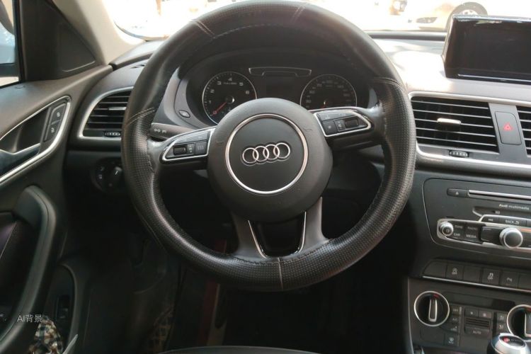 Audi Q3 2019 car image #12