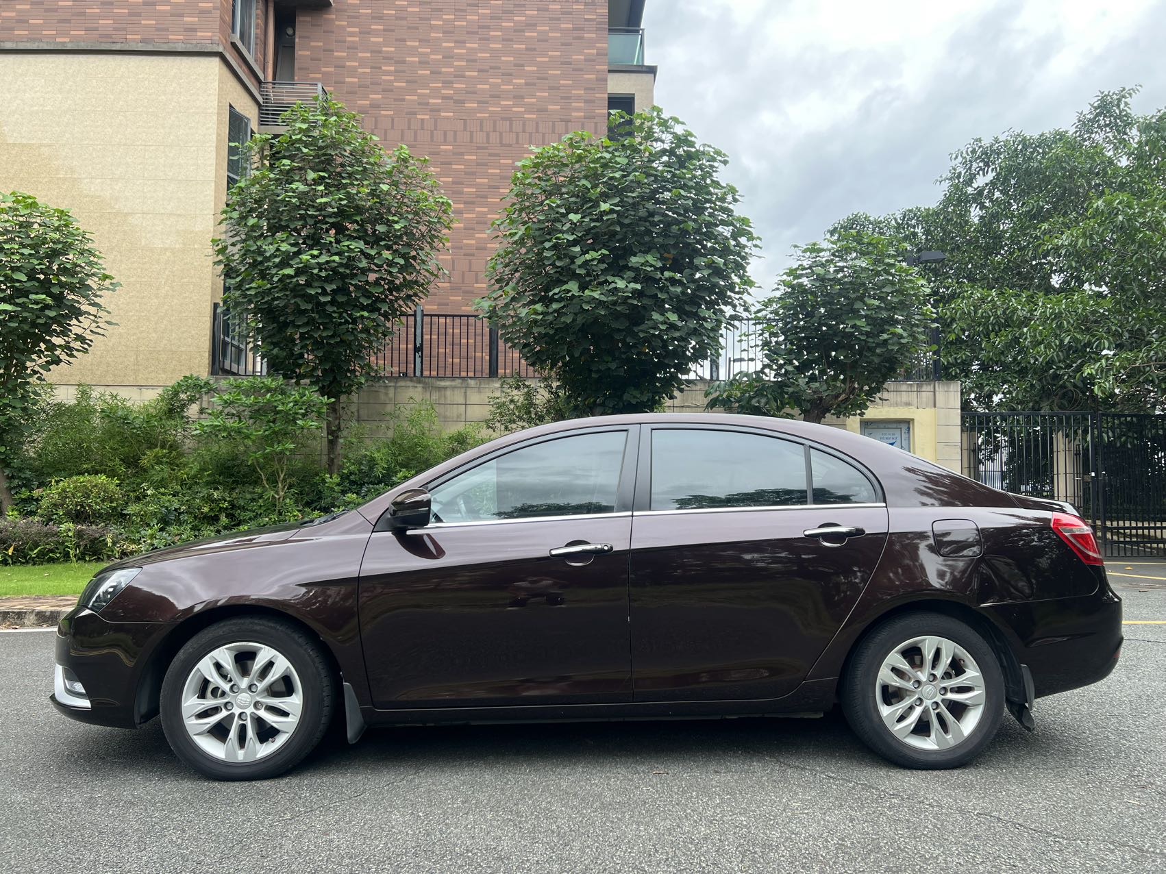 GEELY Emgrand 2015 #3 GEELY Emgrand 2015 car image #3