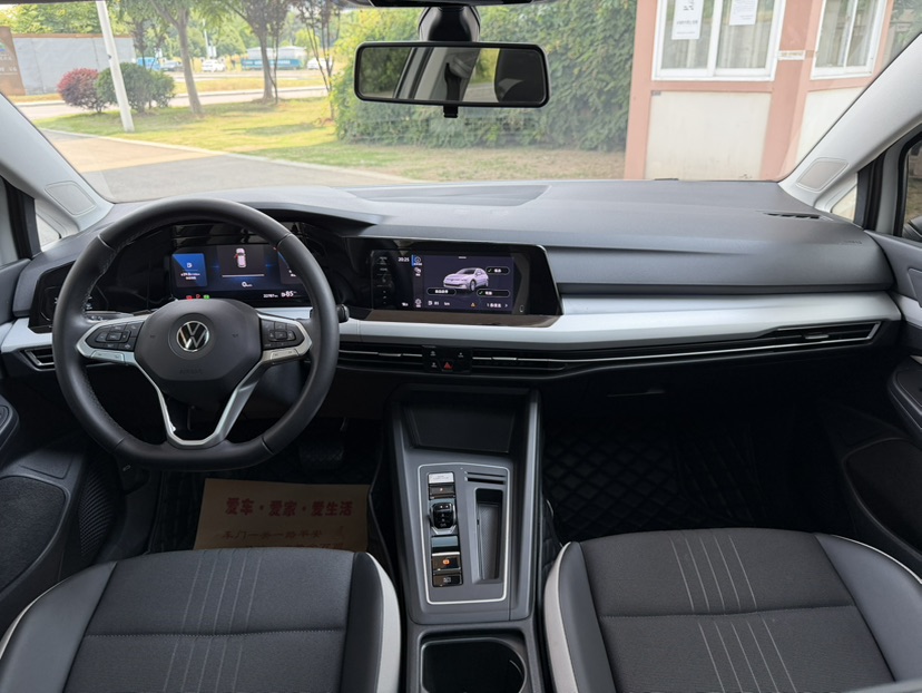 Volkswagen Golf 2021 car image #7