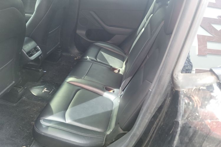 Tesla Model Y 2022 car image #17