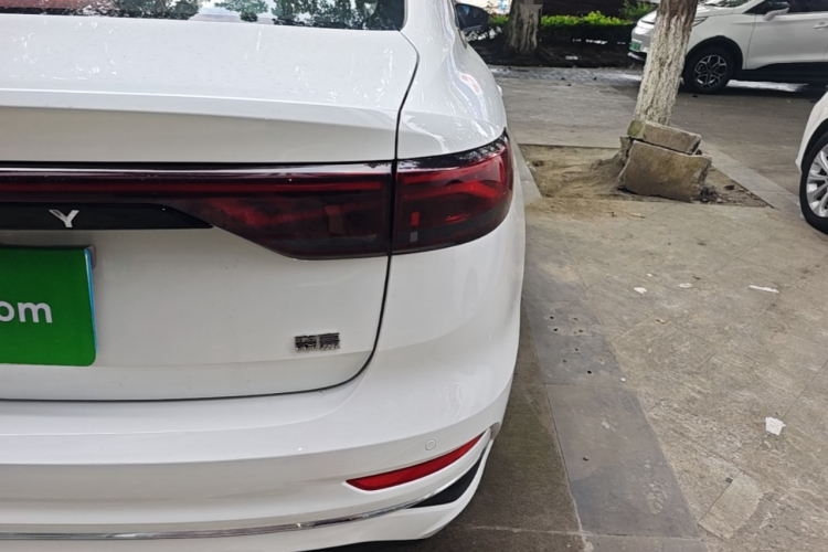 GEELY Emgrand 2021 #8 GEELY Emgrand 2021 car image #8
