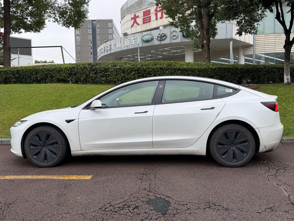 Tesla Model 3 2025 car image #3
