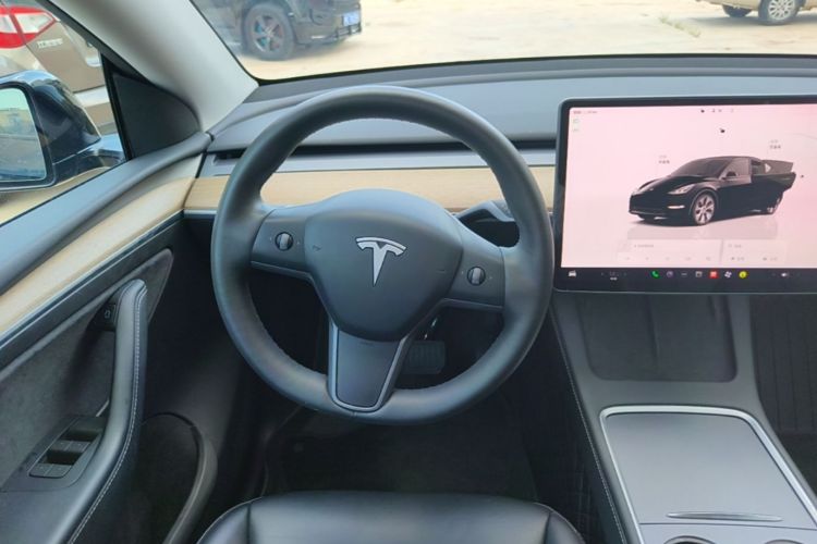 Tesla Model Y 2023 #11 Tesla Model Y 2023 car image #11