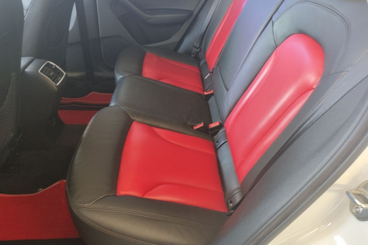 Audi Q3 2018 car image #17